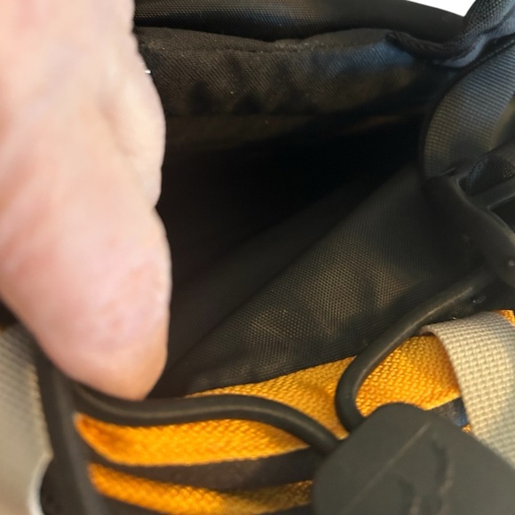 Osprey Helios 14 Black Yellow Daypack Backpack Holds 14L Outdoor Activity Hiking - Picture 11 of 15